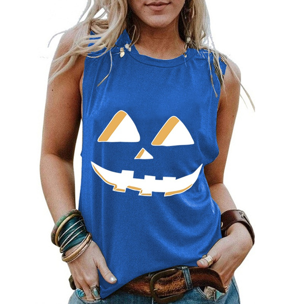 La Donna Con Creativo Compone Come Il Serpente Ed Il Ratto In Sue Mani Scherzo Del Primo Piano Di Orrore Di Halloween Spaventoso Image77226753