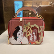 Coach CC377 Disney X Coach Box Crossbody With Cruella Motif IM/Red Apple fashion Multi