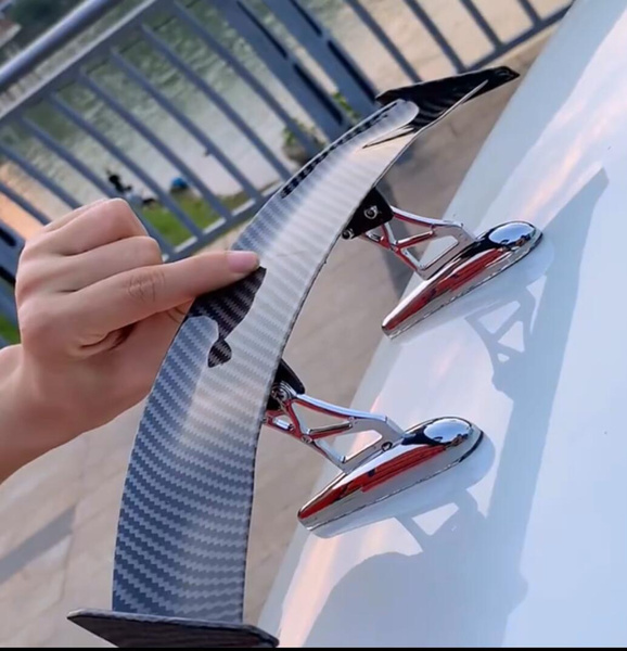 SPOILER UNIVERSAL EN FIBRA DE CARBON CON LUZ LED - Autoaccesorios el