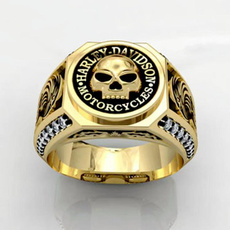 Goth, gold, piratering, punk