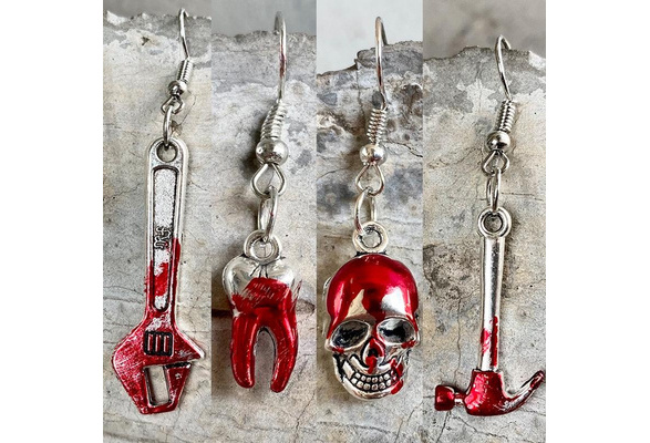 1Pair Fashion Blood-Stained Scissors, Hammers, Wrenches, Saws, Skull Alloy Earrings, Halloween Gifts for Family and Scary Halloween Jewelry, Jewels