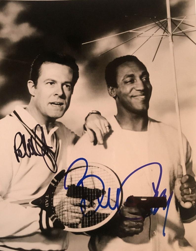 Gesigneerde "I Spy"-foto van Robert Culp en Bill Cosby (glanzend), 8x10 inch - met bijpassende hologrammen._voghion.com